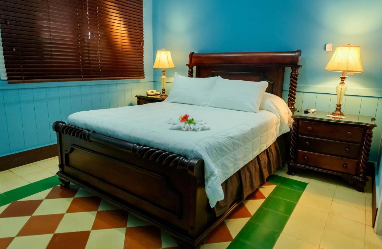 Hotel Victoriano ซานฮวนเดลซูร์ ภายนอก รูปภาพ